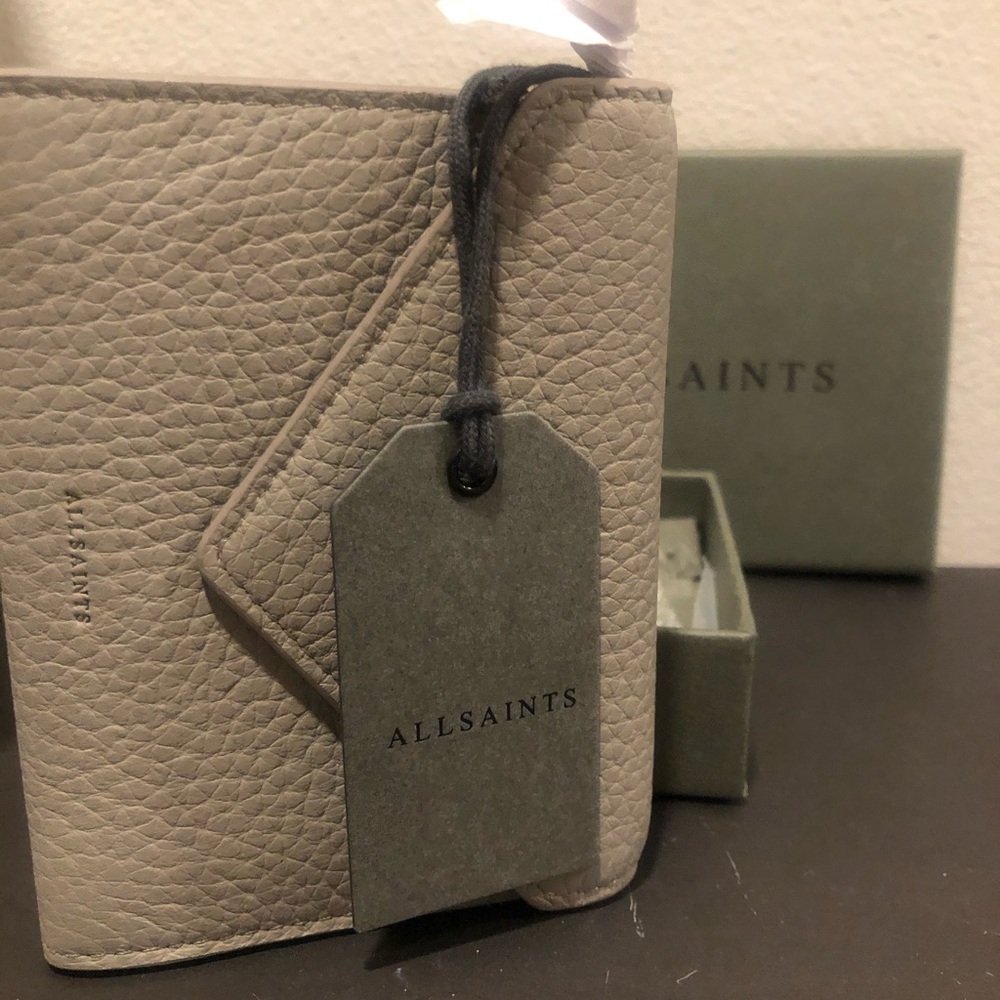 Pebble leather cement wallet